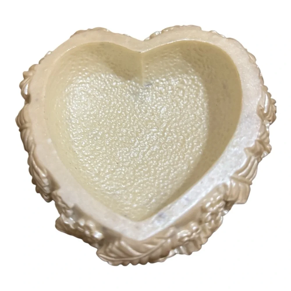 Santini Heart Shape Floral DesignTrinket Jewelry Box Cream/Gold